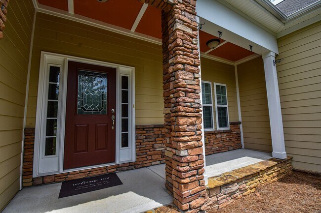 Building Photo - 4 Bedroom 2 Bathroom Home in Anderson Creek