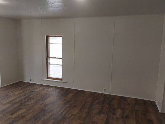 Building Photo - 306 N Elm Ave