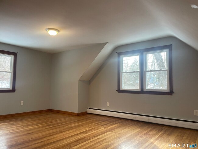 Building Photo - 7 Meadow Dr