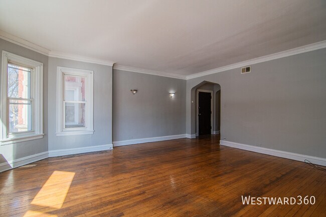 Building Photo - 7831 S Kingston Ave