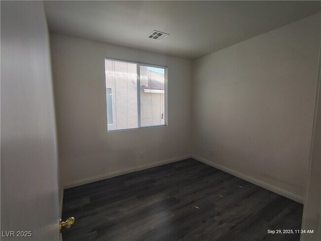 Building Photo - 5526 Cresent Valley St