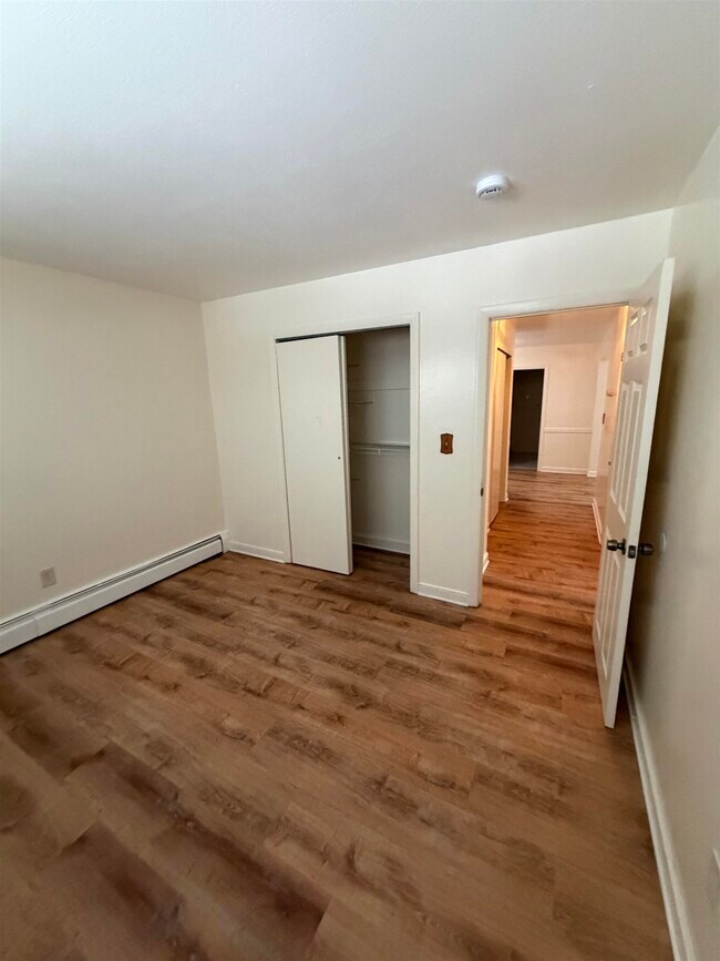 Building Photo - 4 Brook Rd