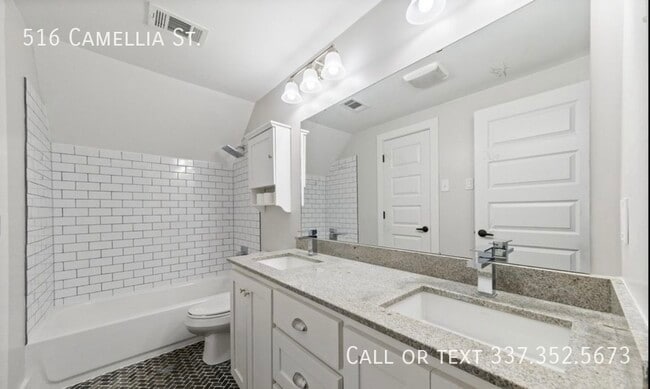 Building Photo - 516 Camellia Dr