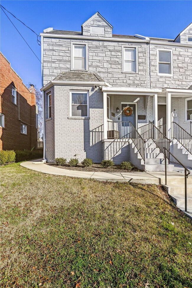 Building Photo - Modern 3BR/2.5BA Row Home with Parking & Private Backyard in SE DC