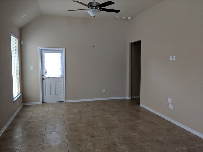Building Photo - 5211 Ivory Glass Dr