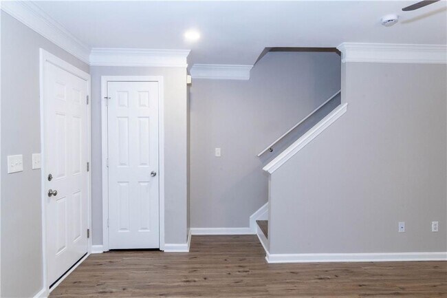 Building Photo - 745 Crestwell Cir