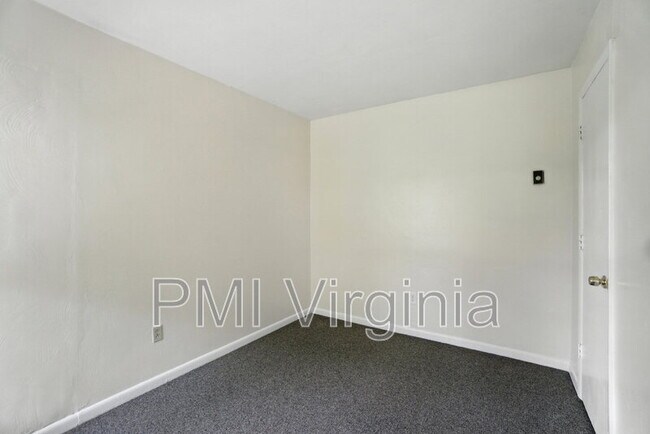 Building Photo - 9563 15th Bay St
