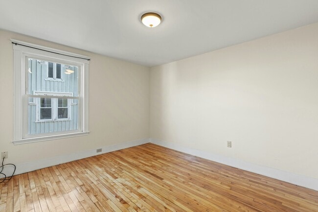 Building Photo - 37 Arlington St