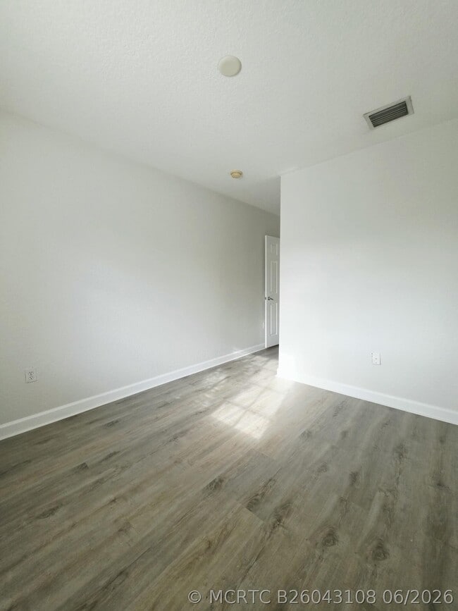 Building Photo - 4154 Napoli Lake Dr