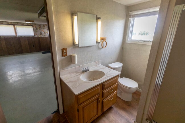 Building Photo - 1213 E Smiley Ln