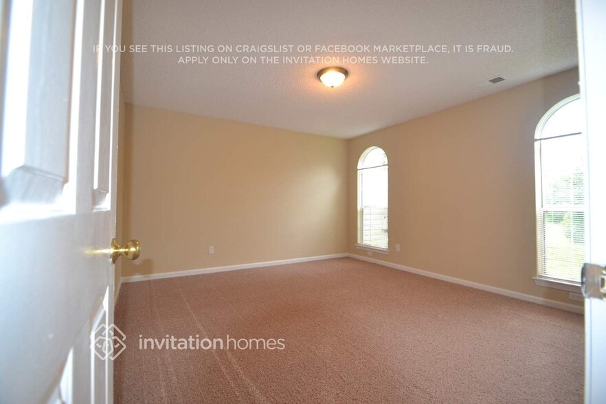 Building Photo - 10426 Northwoods Forest Dr