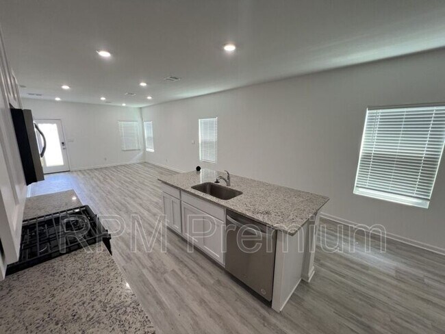 Building Photo - 1255 Drago Dr