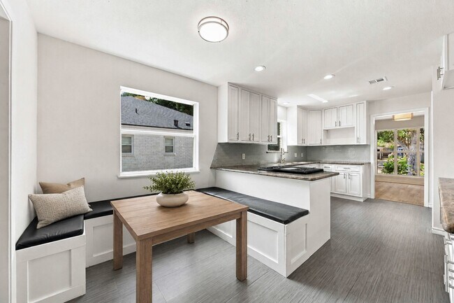 Building Photo - 6215 Queensloch Dr