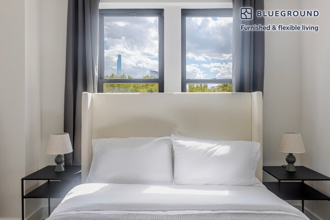 Building Photo - 45 W 81st St