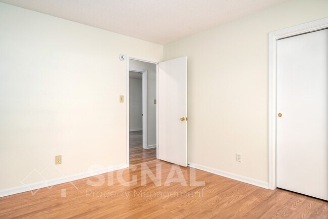 Building Photo - 2245 Tal Heim Dr