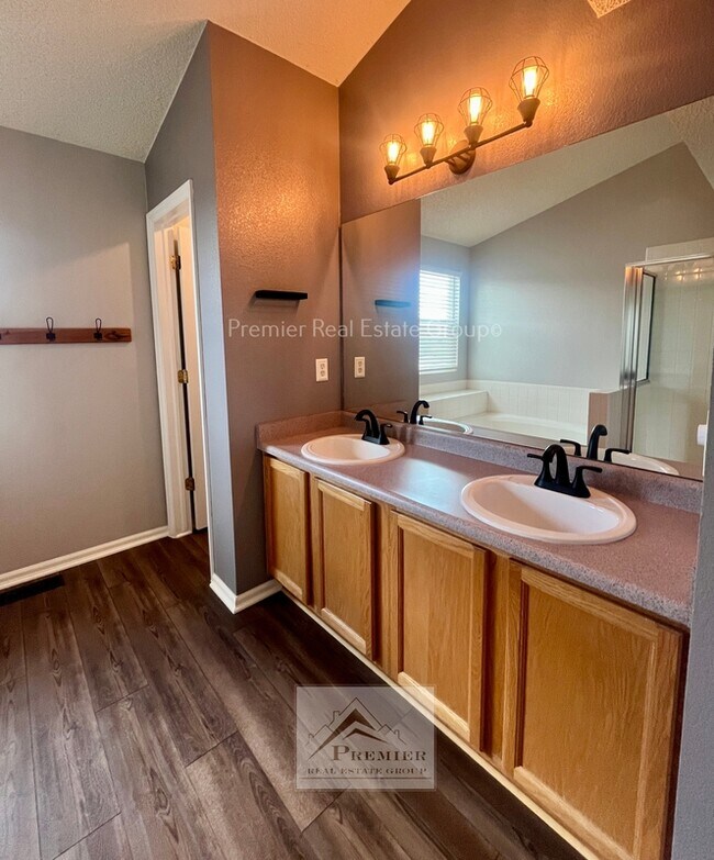 Building Photo - 4540 Laramie Sky Dr