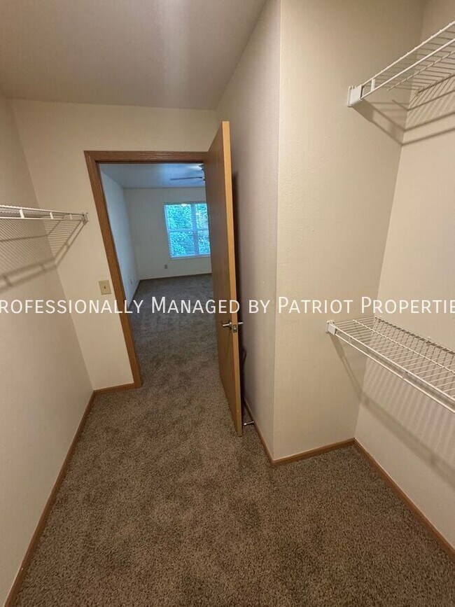 Building Photo - 1609 N Thompson Dr