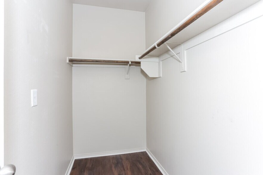 Building Photo - 1724 Gayla Creek Dr