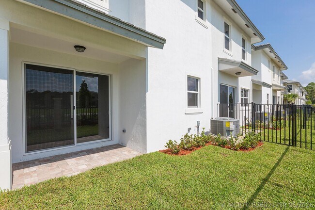 Building Photo - 6979 Pines Cir