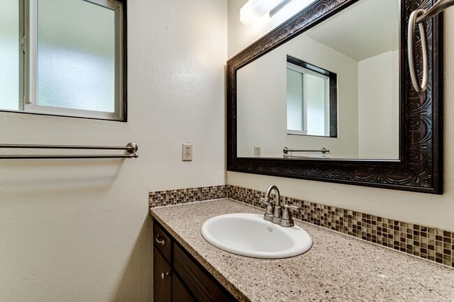 Building Photo - Beautiful 5 bedroom house in South Eugene!