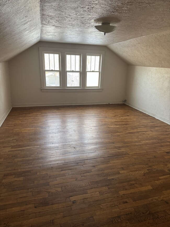 Building Photo - 1909 SW Lane St