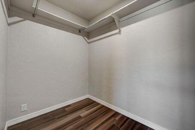 Building Photo - 1011 W Gemini Rd