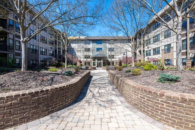 Building Photo - Knoxville 37920 - Riverfront Condo for Rent - 2 Bedroom, 2 Bath - CityView at Riverwalk - Contact...