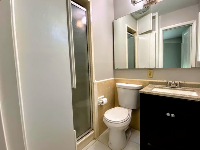 Building Photo - 11511 N Oaks Dr