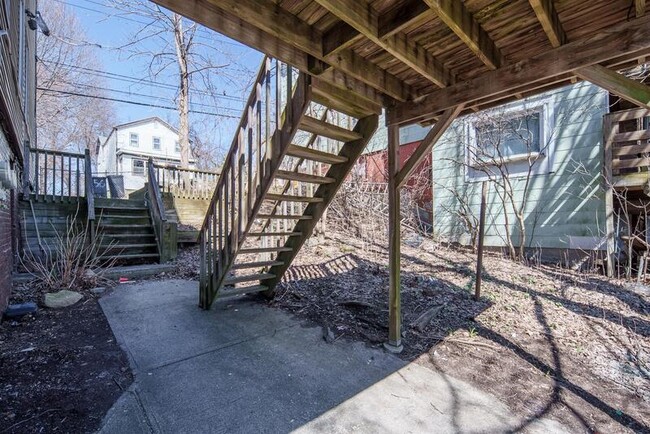 Building Photo - 56 Thompson St