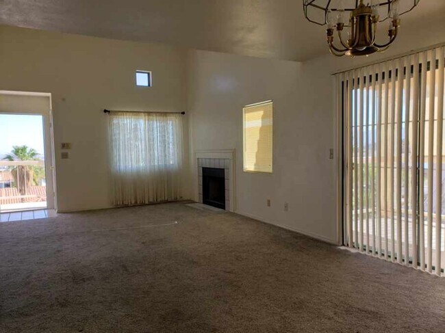 Building Photo - 3 Bedroom Condo in Gated Community