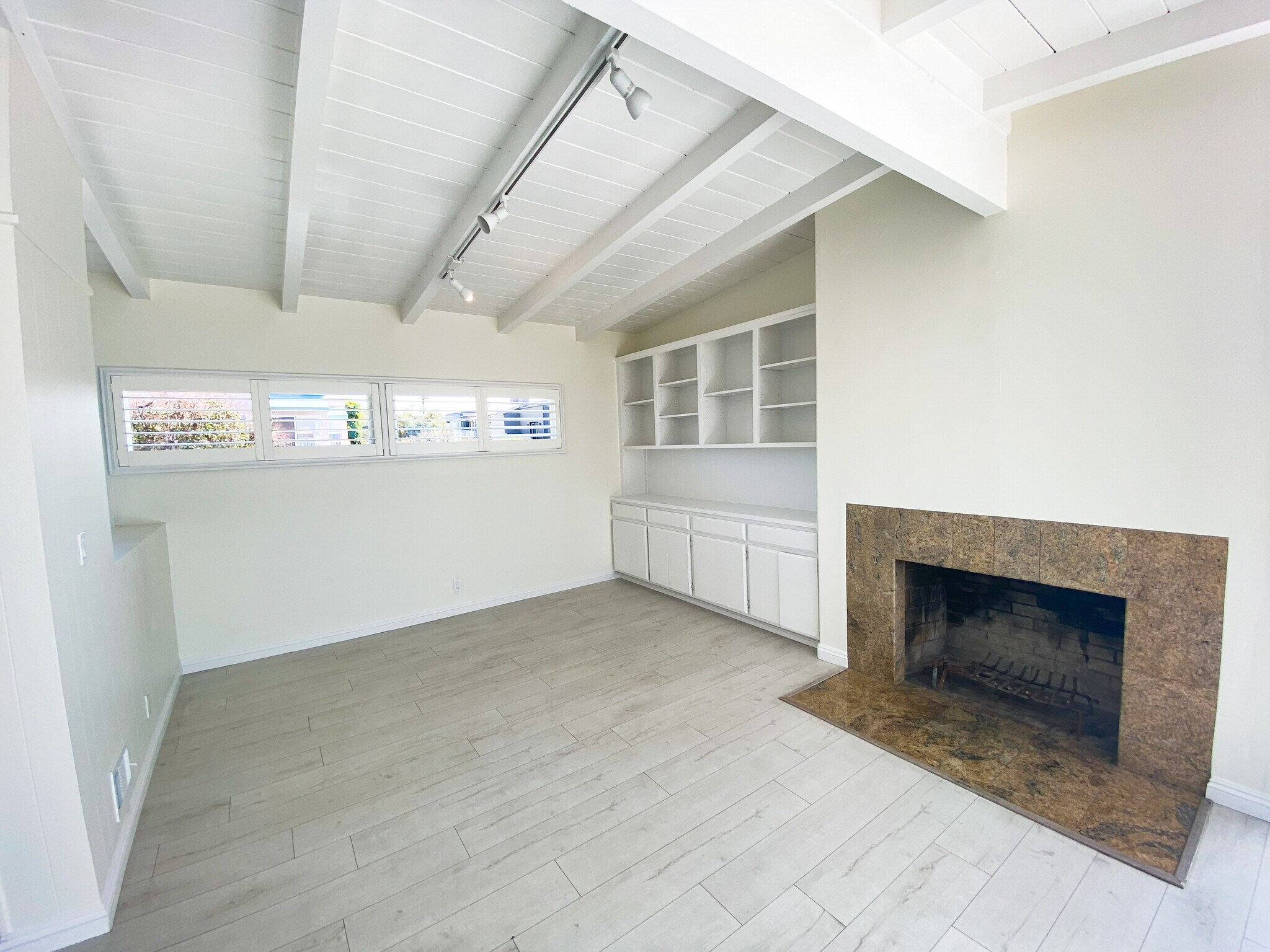 Building Photo - 233 6th St