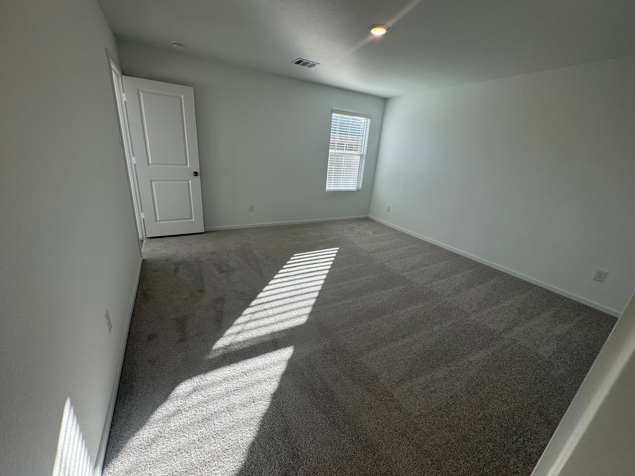 Master Bedroom - 14138 Lampard St