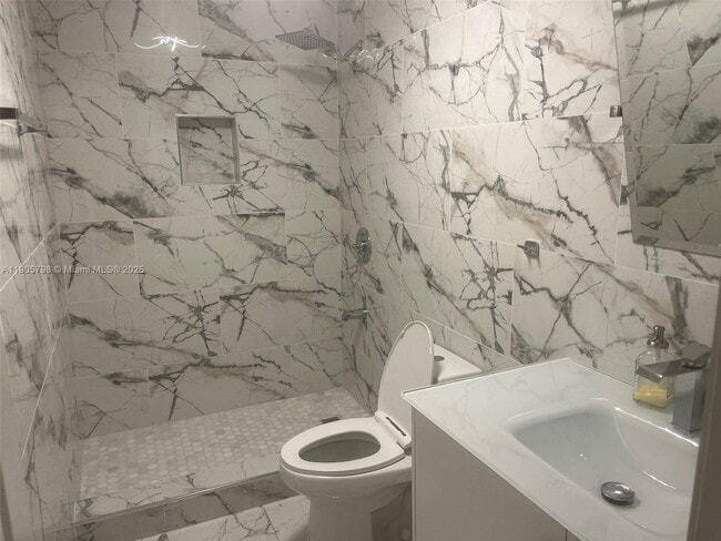 Building Photo - 3915 NE 168th St