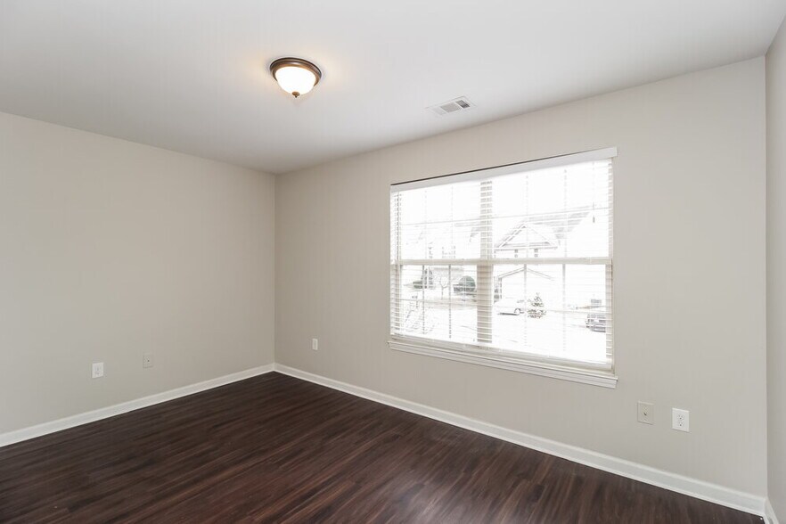 Building Photo - 121 Bethany Manor Dr