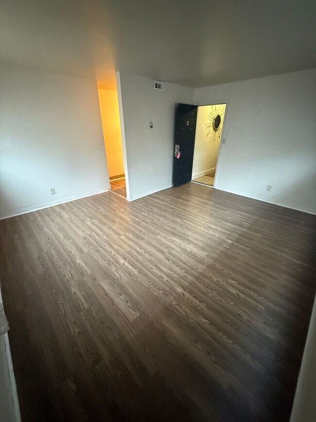 Building Photo - 15411 Barat Ave