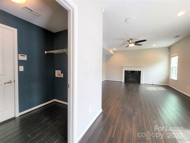 Building Photo - 1295 Farm Branch Dr SW