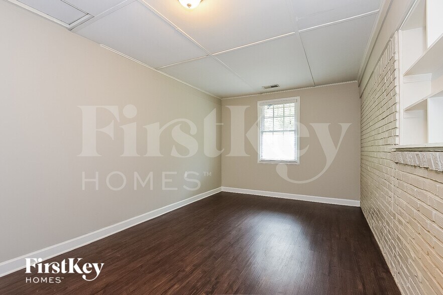 Building Photo - 2340 Melody Ln NW