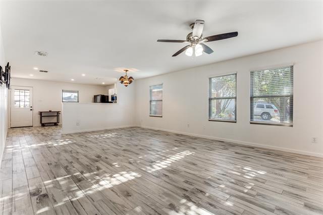 Building Photo - 1112 Day Dream Dr