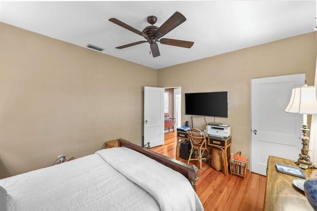 Building Photo - 605 Sunset Rd