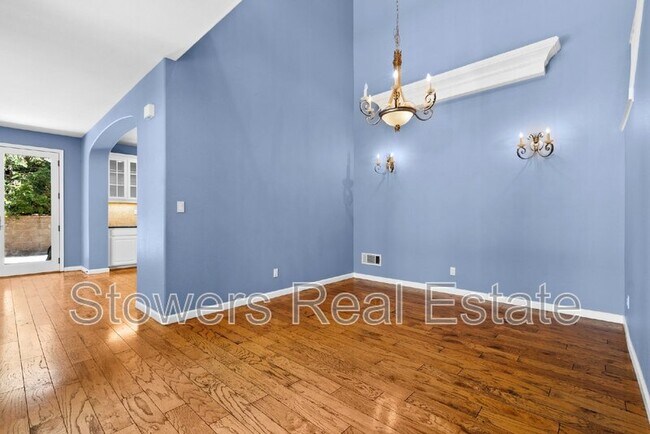 Building Photo - 1108 Bellingham Square