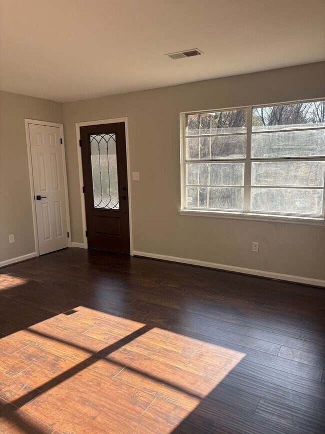 Building Photo - New For Rent in Pinson!