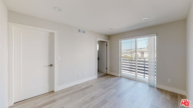 Building Photo - 953 Mariposa Ave