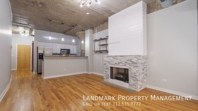 Building Photo - 1069 W 14th Pl