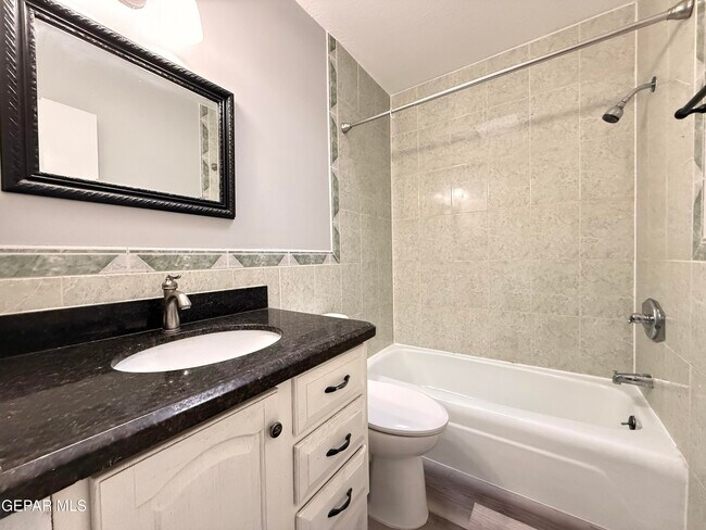 Building Photo - 10405 Ashwood Dr