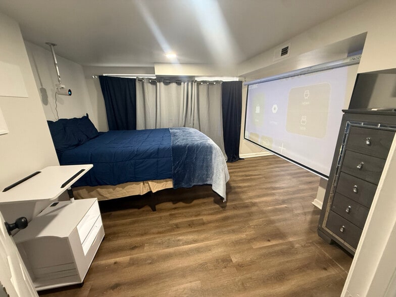 Building Photo - 1 Maple Ave