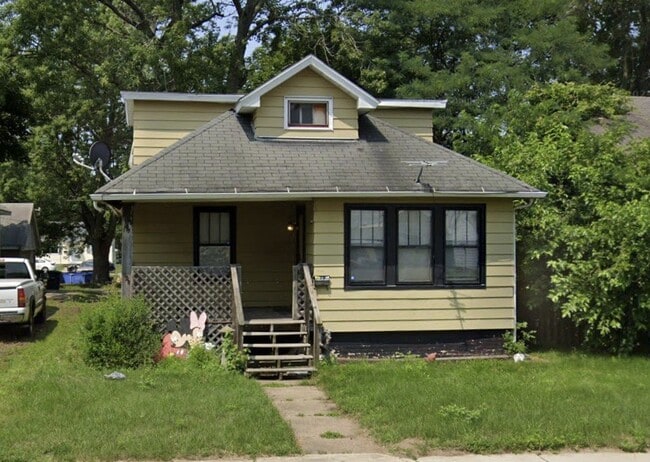 Building Photo - 426 N Carroll Ave