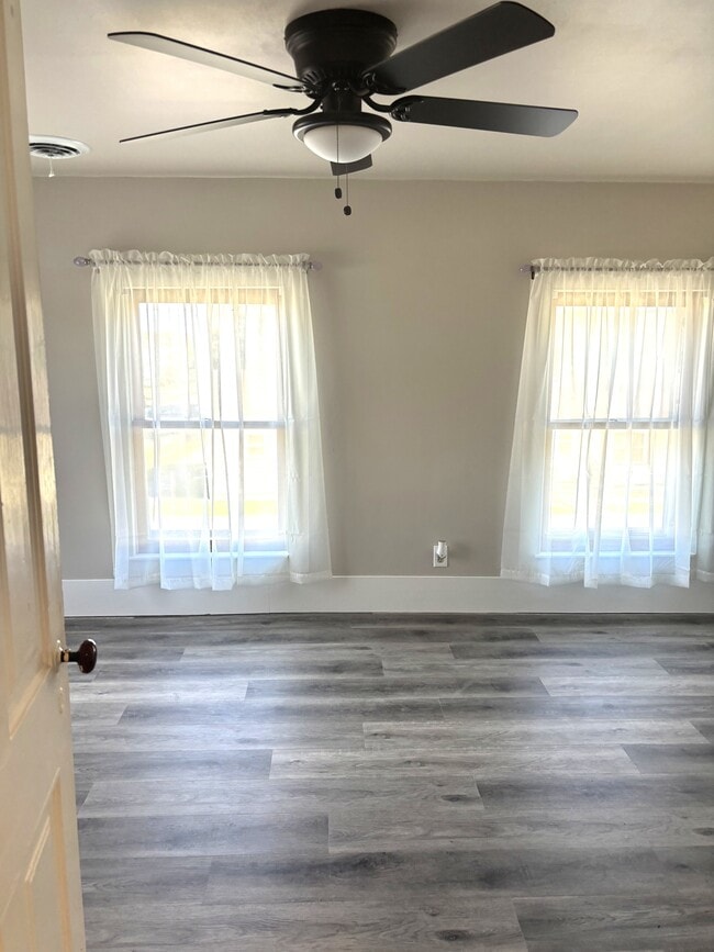 Building Photo - 218 N 3rd St