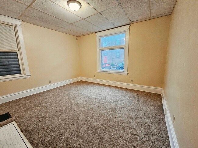 Building Photo - 1285 Clairhaven St