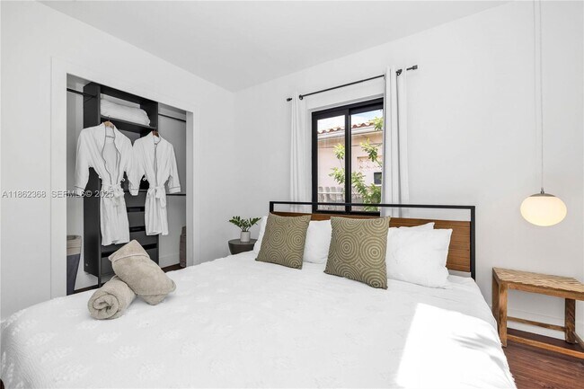 Building Photo - 341 SW 21st Rd