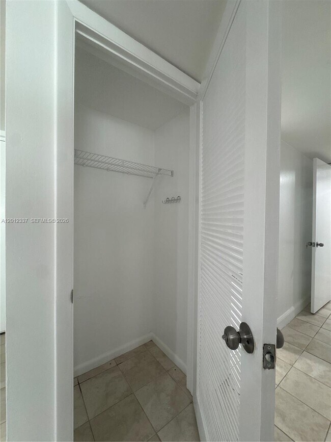 Building Photo - 2312 S Cypress Bend Dr